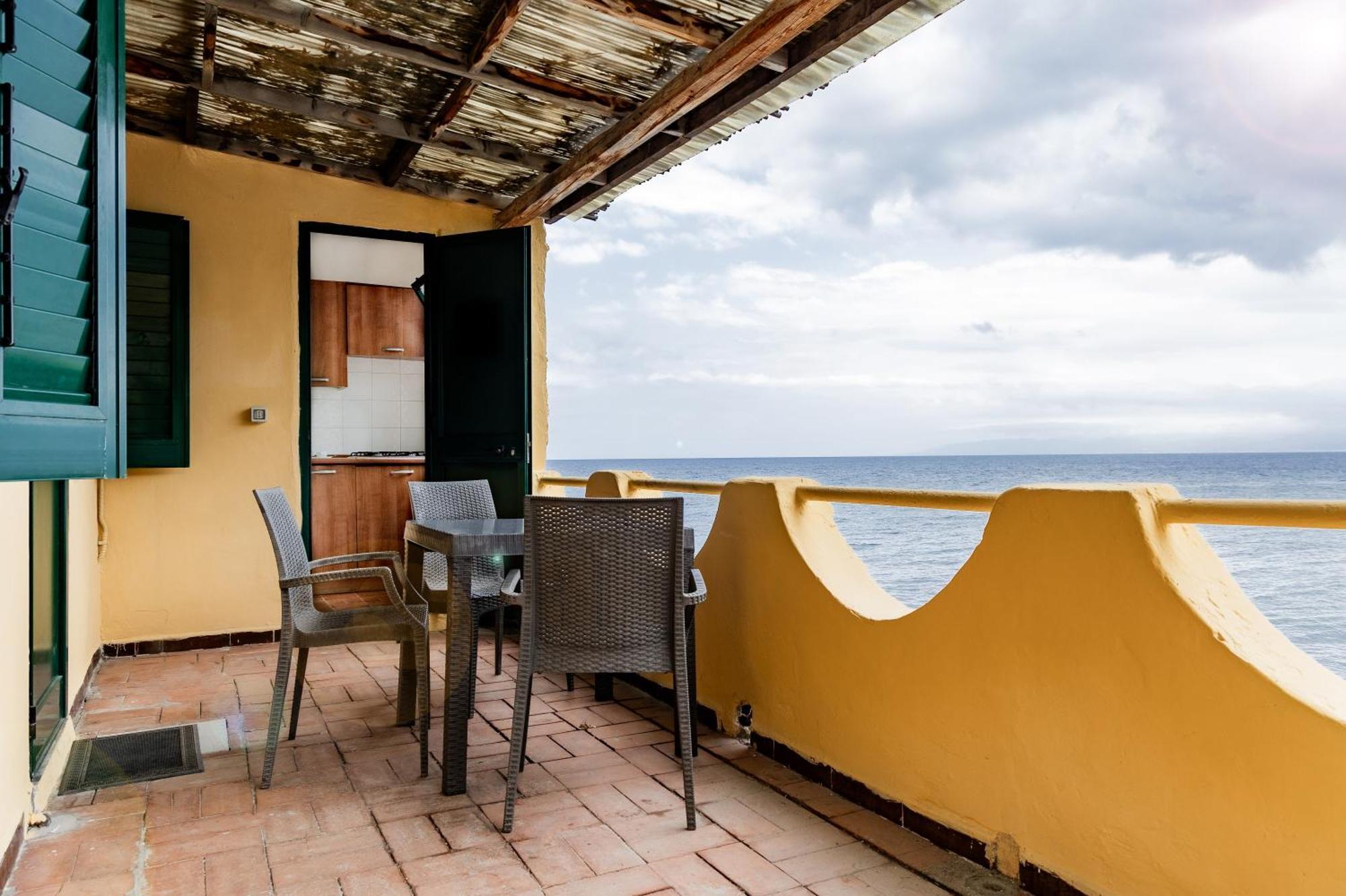 Riva Smeralda Camping Lodge Milazzo Exterior foto